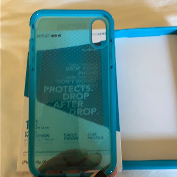 Tech21 XS Max case - Picture 3 of 3